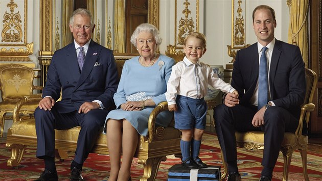Princ Charles, krlovna Albta II., princ George a princ William na spolenm portrtu britsk panovnice a t nslednk trnu u pleitosti 90. narozenin vladaky (2016)