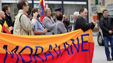 Nkolik desítek Moravan protestovalo v Brn proti názvu Czechia (23.4.2016).