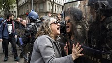 Stet policie s demonstranty v Lyonu (28. dubna 2016)