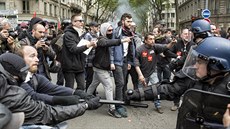 Střet policie s demonstranty v Lyonu (28. dubna 2016) Střet policie s demonstranty v Lyonu (28. dubna 2016)