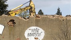 Jatka rychle mizí. Podmínky demolice se veřejnost dozvěděla až když práce... Jatka rychle mizí. Podmínky demolice se veřejnost dozvěděla až když práce...