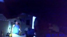 Podezřelý tasil zbraň, policisté stříleli. Podezřelý tasil zbraň, policisté stříleli.