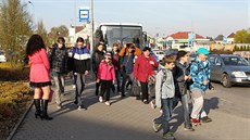 Výstupní zastávku naproti hotelu Slunce každé ráno použijí stovky lidí. Mnoho... Výstupní zastávku naproti hotelu Slunce každé ráno použijí stovky lidí. Mnoho...