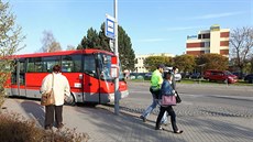 Výstupní zastávku naproti hotelu Slunce kadé ráno pouijí stovky lidí. Mnoho...