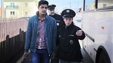 Policie v Pobovicích zastavila bulharskou dodávku, v ní jelo 26 nelegálních...