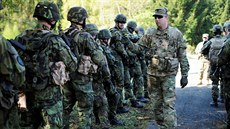 Padesátka českých vojáků absolvovala v Přáslavicích třítýdenní kurz pod vedením... Padesátka českých vojáků absolvovala v Přáslavicích třítýdenní kurz pod vedením...