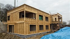 Rostoucí dřevostavba Lesů ČR pro lesní správu v Hořicích v Podkrkonoší. Rostoucí dřevostavba Lesů ČR pro lesní správu v Hořicích v Podkrkonoší.
