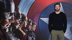 Chris Evans na londýnské tiskové konferenci k uvedení filmu Captain America:... Chris Evans na londýnské tiskové konferenci k uvedení filmu Captain America:...