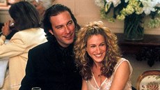 John Corbett a Sarah Jessica Parkerová v seriálu Sex ve mst (1998)