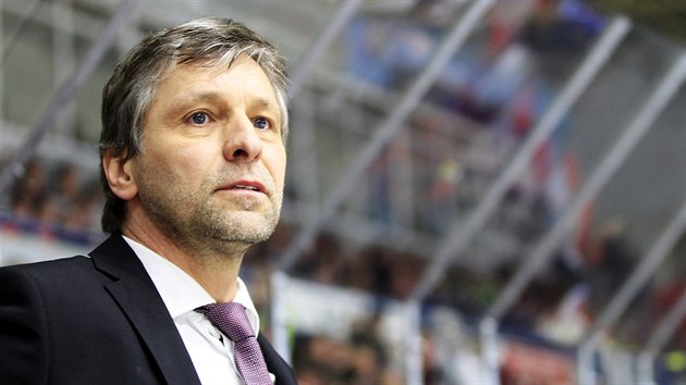 Josef Jandač na střídačce české reprezentace. Josef Jandač na střídačce české reprezentace.