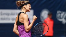 DOBRÝ ÚDER. Tenistka Lucie Šafářová během finále turnaje Prague Open. DOBRÝ ÚDER. Tenistka Lucie Šafářová během finále turnaje Prague Open.