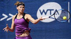 eská tenistka Lucie afáová ve finále turnaje v Praze