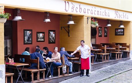 Malostranská restaurace Baránická rychta koncem ervna skoní (3.5.2016).