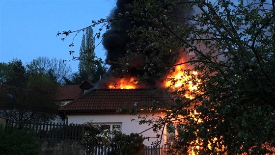 Pratí hasii zasahovali u poáru domu v Podolí