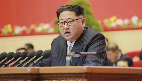 Kim ong-un na sjezdu Korejské strany práce (7.5.2016)