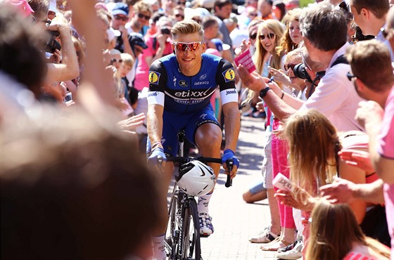 Marcel Kittel ped startem druhé etapy Gira. O pár hodin pozdji bude v cíli...