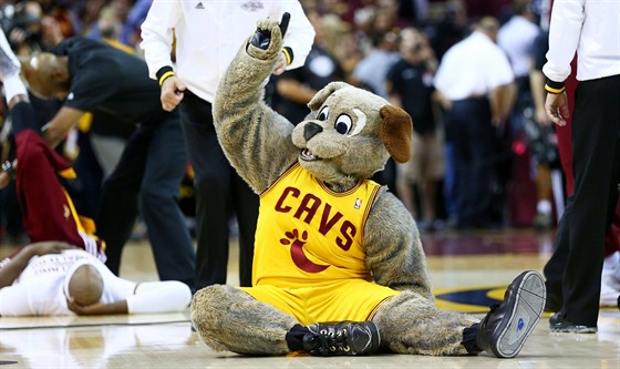 Clevelandský maskot Moondog se pipojil k trojkové kanonád. Trefil se pes...