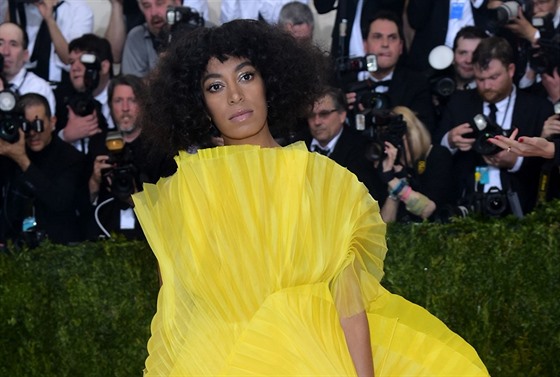 Solange Knowlesová na Met Gala (New York, 2. kvtna 2016)