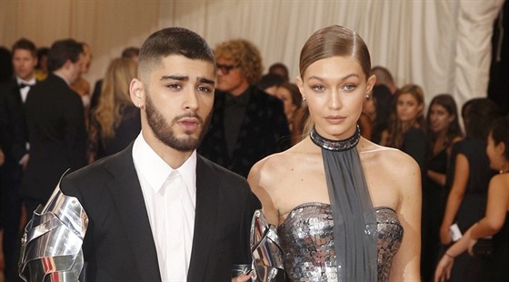 Zayn Malik a Gigi Hadidová na Met Gala (New York, 2. kvtna 2016)