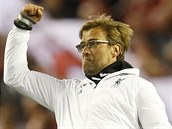 Liverpoolsk trenr Jrgen Klopp bhem semifinle Evropsk ligy proti ...