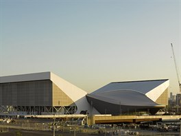 Olympijský plavecký stadion Aquatics Centre v Londýn symbolizuje vlnu, která...