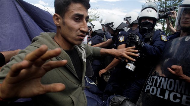 Protest v uprchlickm tboe Idomeni na ecko-makedonsk hranici (5. kvtna 2016)