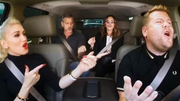 Gwen Stefani, Julia Robertsov a George Clooney v poadu Carpool Karaoke