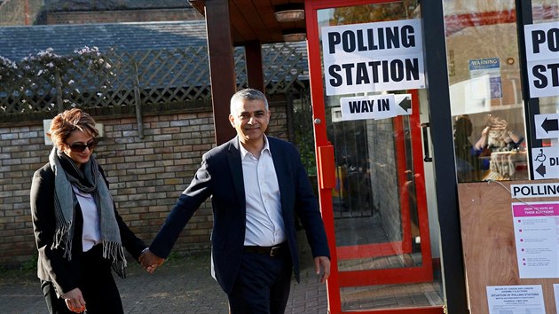 Jeden z kandidt na novho londnskho starostu Sadiq Khan krtce po hlasovn (5. kvtna 2016)