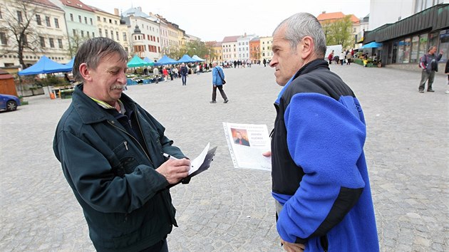 Aby mohl Zdenk Kurek (vpravo) kandidovat 7. a 8. jna do Sentu, mus zskat podporu od tiscovky lid.