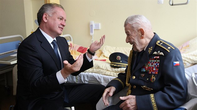 Slovensk prezident Andrej Kiska navtvil v havlkobrodsk nemocnici generla Imricha Gablecha.