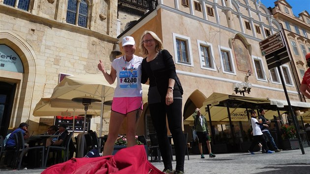 Lida Ford se po dobhnut praskho maratonu na Staromstskm nmst setkala s Kateinou vagr ijc ve Francii. Ob absolvovaly legendrn marock Marathon des Sables.