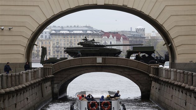 Na vojenskou pehldku se chyst nejen Moskva, ale i Petrohrad.