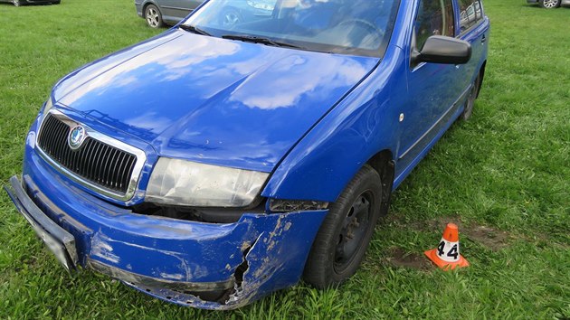 Snmek z msta nehody, kdy opil idi na umpersku nezvldl parkovn s Toyotou Rav a narazil do fabie. Nraz ji otoil o zhruba 90 stup. (30. dubna 2016)