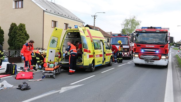 Tragick nehoda v Dolanech u Olomouce, jeden mrtv, dva zrann. (2.kvtna 2016)