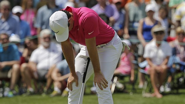 Zklaman Rory McIlroy po nepromnnm patu na turnaji Wells Fargo Championship v Charlotte.