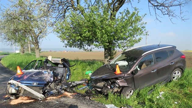 Nehoda se stala na silnici mezi Ratajemi a Krom.
