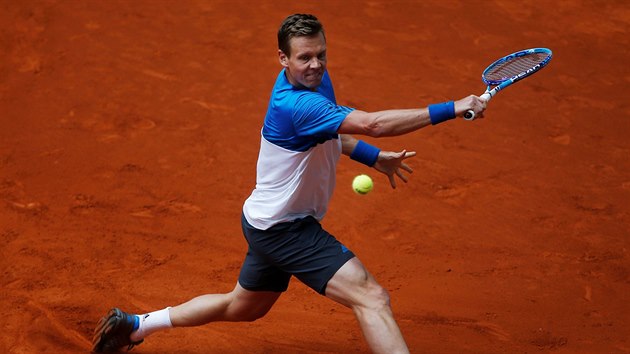 Tom Berdych v duelu s  Davidem Ferrerem.