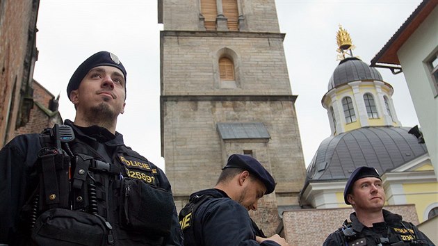 Policejn ztaras u Bl ve v Hradci Krlov (4. 5. 2016)