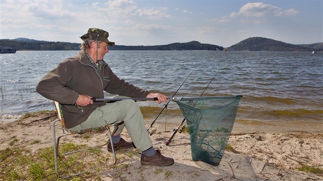 Po 35 letech se vrtil na Mchovo jezero sportovn rybyolov.