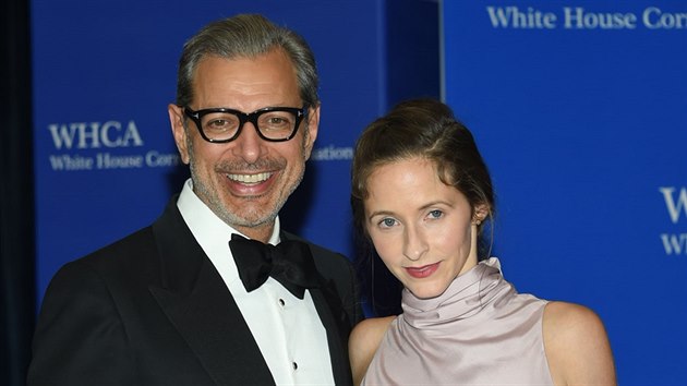 Jeff Goldblum a Emilie Livingstonov (Washington, 30. dubna 2016)
