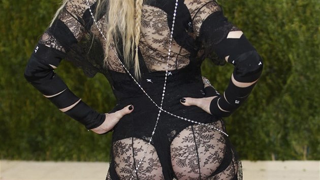 Madonna na Met Gala (New York, 2. kvtna 2016)