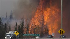 Poár v kanadské provincii Alberta v okolí msta Fort McMurray (7. kvtna 2016)