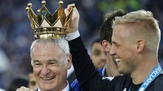 KRÁL CLAUDIO. Trenér Claudio Ranieri pi oslavách mistrovského titulu...