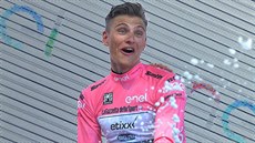 RADOST VÍTĚZE. Němec Marcel Kittel v růžovém trikotu lídra italského Gira... RADOST VÍTĚZE. Němec Marcel Kittel v růžovém trikotu lídra italského Gira...