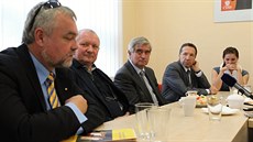 Radní za Forum Karolína Koubová (vpravo) se chce v pondělí bavit o budoucnosti... Radní za Forum Karolína Koubová (vpravo) se chce v pondělí bavit o budoucnosti...