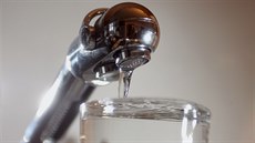 Pitná voda z vodovodu podléhá četnější a v některých parametrech i přísnější... Pitná voda z vodovodu podléhá četnější a v některých parametrech i přísnější...