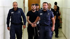Chaim Ben-David (uprostřed) u soudu, kde si vyslechl trest za vraždu... Chaim Ben-David (uprostřed) u soudu, kde si vyslechl trest za vraždu...