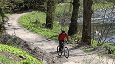 Aktuálně mohou cyklisté i pěší „proklouznout“ sporným místem cyklotrasy kolem... Aktuálně mohou cyklisté i pěší „proklouznout“ sporným místem cyklotrasy kolem...