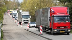 V úseku mezi Jihlavou a Stonařovem se silnice I/38 na několika místech... V úseku mezi Jihlavou a Stonařovem se silnice I/38 na několika místech...
