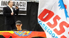 Demonstrace DSSS v Ústí nad Labem. Na pódiu je Tomáš Vandas (vpravo). 1.5.2016 Demonstrace DSSS v Ústí nad Labem. Na pódiu je Tomáš Vandas (vpravo). 1.5.2016